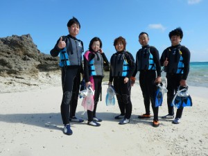 社員旅行はビーチでシュノーケル