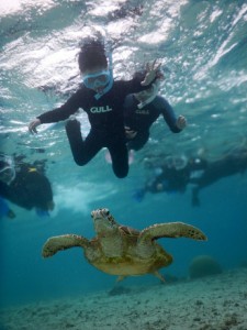 お子様は元気に先頭でシュノーケル
