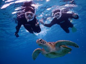 宮古島で青い海のシュノーケル
